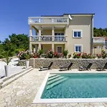 Haus Lilli Mit Pool