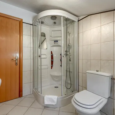 Haus Lilli Mit Pool Lägenhet