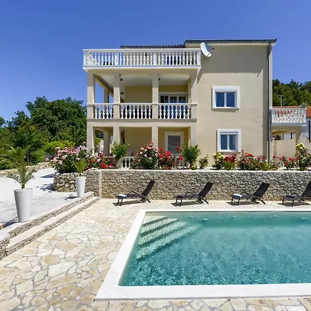 Haus Lilli Mit Pool