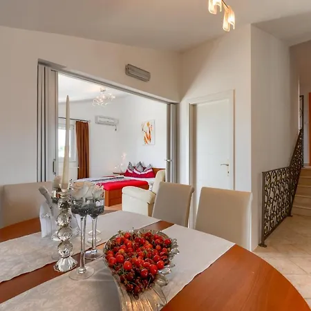 Lägenhet Haus Lilli Mit Pool Ražanac