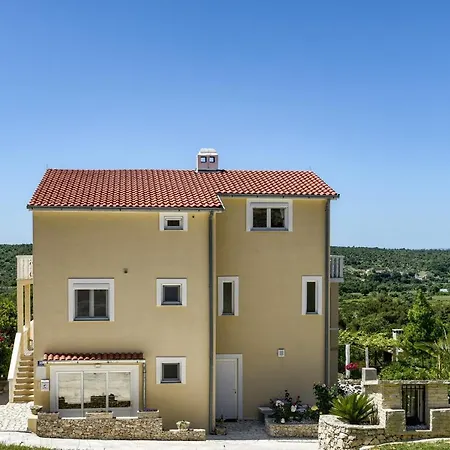 Haus Lilli Mit Pool Apartament Ražanac