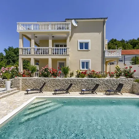 Haus Lilli Mit Pool Lägenhet Ražanac