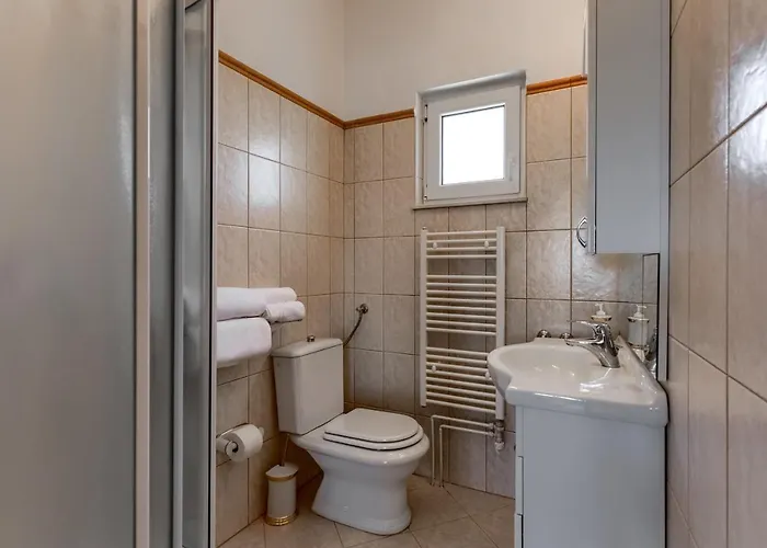 Haus Lilli Mit Pool Razanac