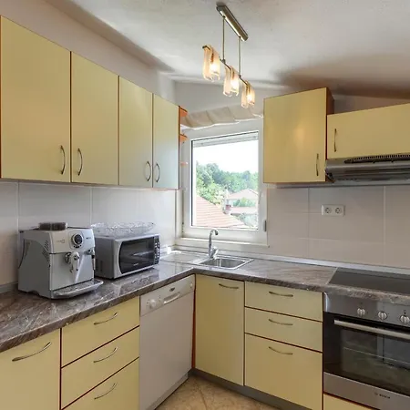 Haus Lilli Mit Pool Ražanac