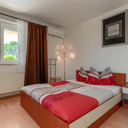 Haus Lilli Mit Pool * Ražanac