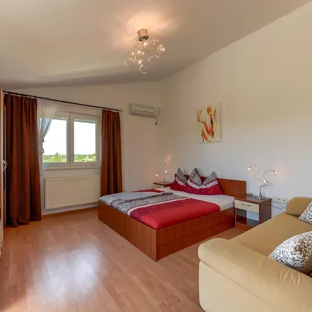 Haus Lilli Mit Pool Апартаменты