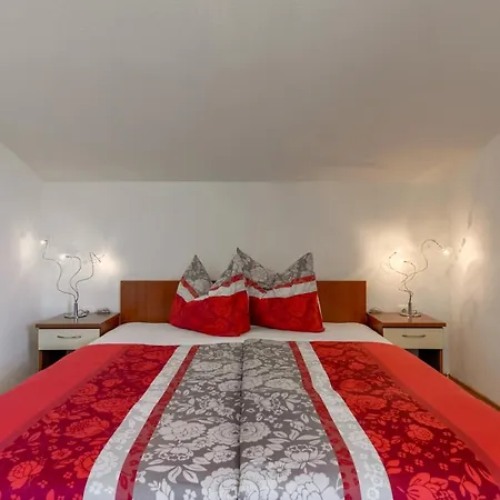 Апартаменты Haus Lilli Mit Pool *