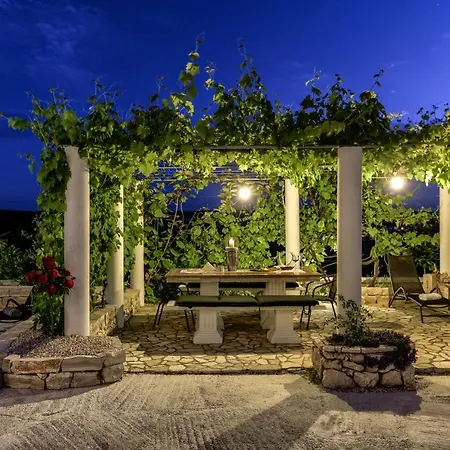 Haus Lilli Mit Pool Апартаменты *