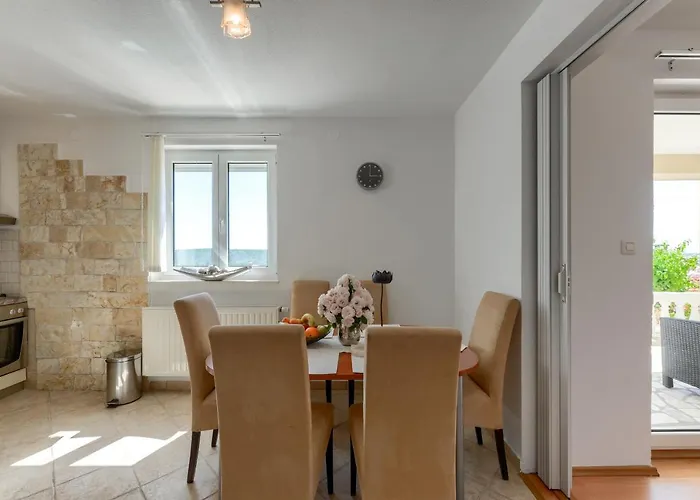 Appartement Haus Lilli Mit Pool Ražanac